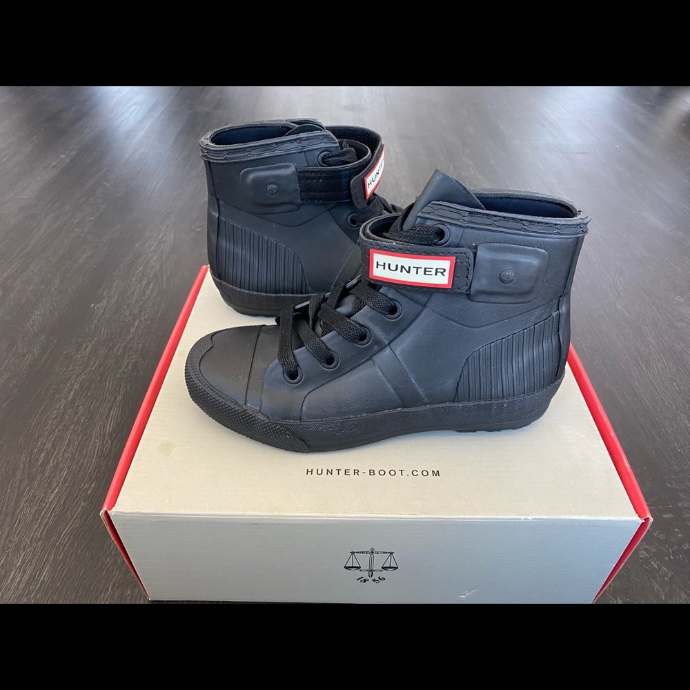 HUNTER Black Rubber High-Top Sneakers/Rainboots